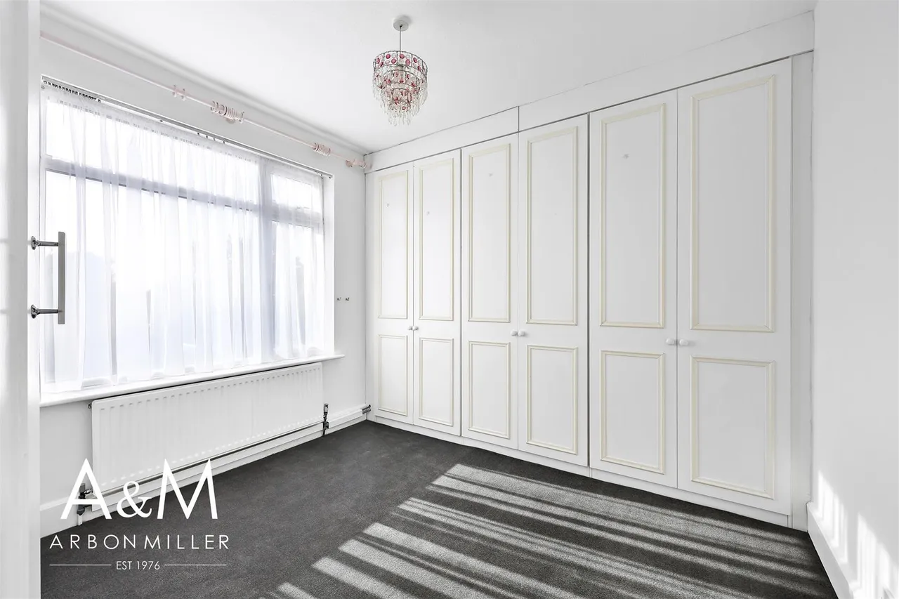 Ashurst Drive, Gants Hill, IG2, photo 14