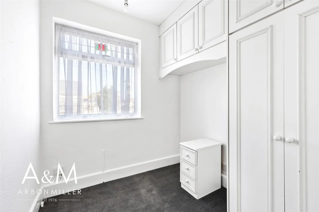 Ashurst Drive, Gants Hill, IG2, photo 15