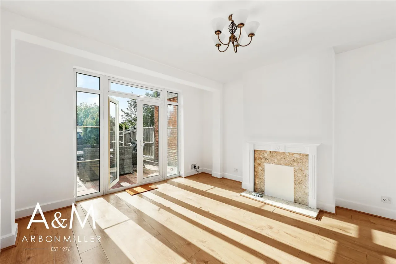Ashurst Drive, Gants Hill, IG2, photo 4