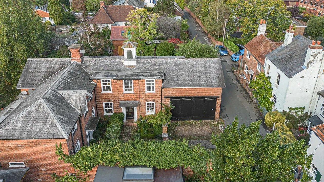 4 bed house for sale, Surley Row, Emmer Green, RG4