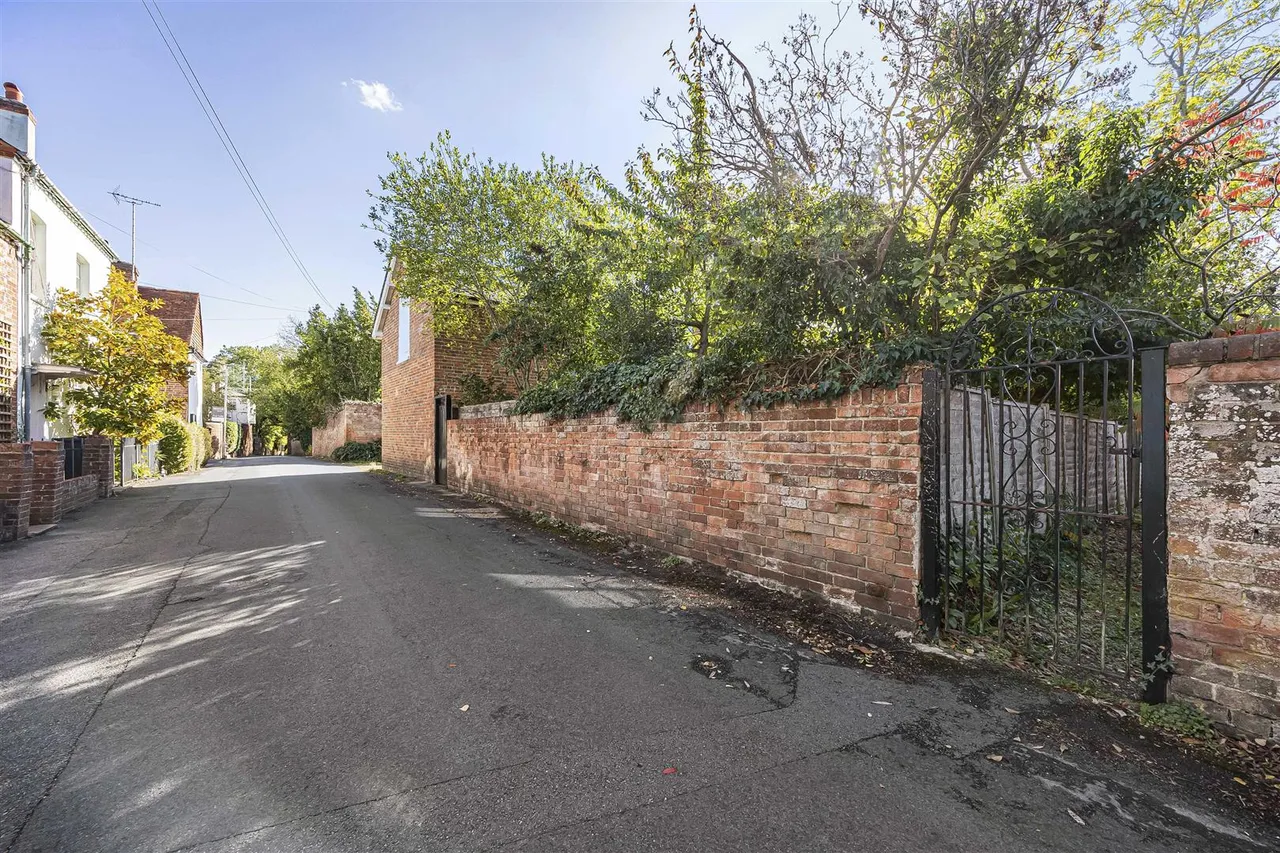 Surley Row, Emmer Green, RG4, photo 22