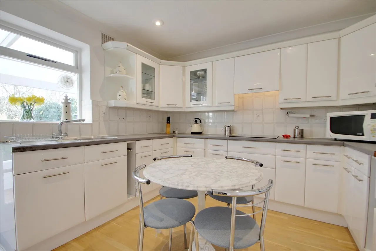 Compton Avenue, Goring-By-Sea, Worthing, photo 9