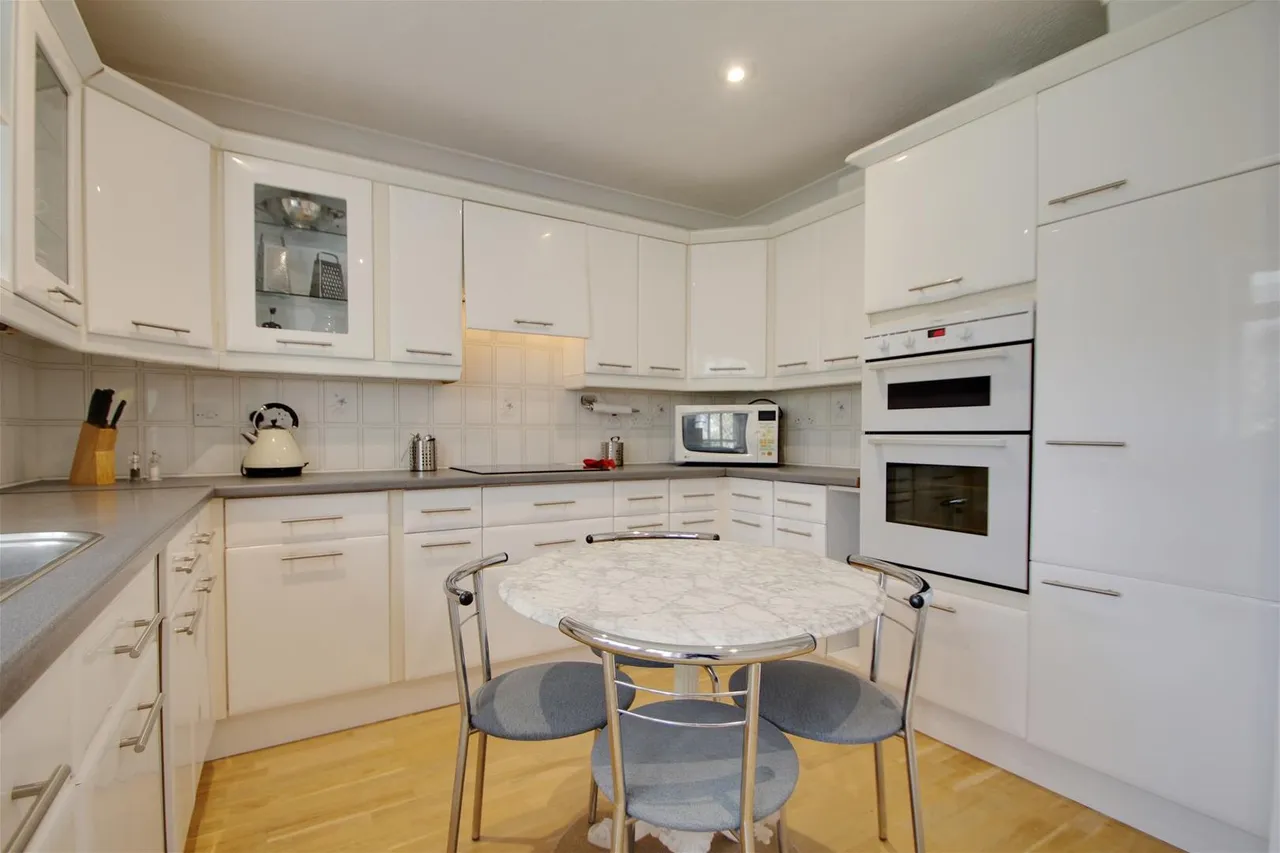 Compton Avenue, Goring-By-Sea, Worthing, photo 8