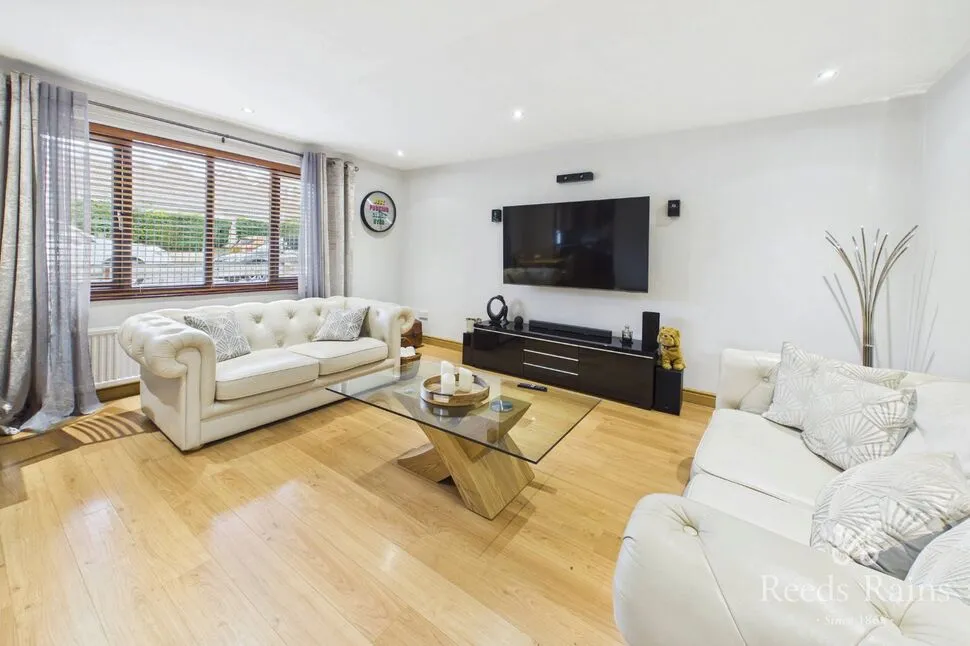 Aylesbury Court, Sheffield, S9, photo 4