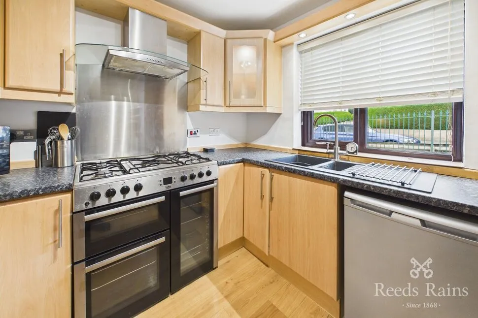 Aylesbury Court, Sheffield, S9, photo 2