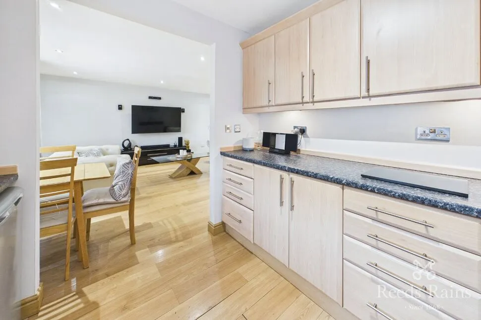 Aylesbury Court, Sheffield, S9, photo 8