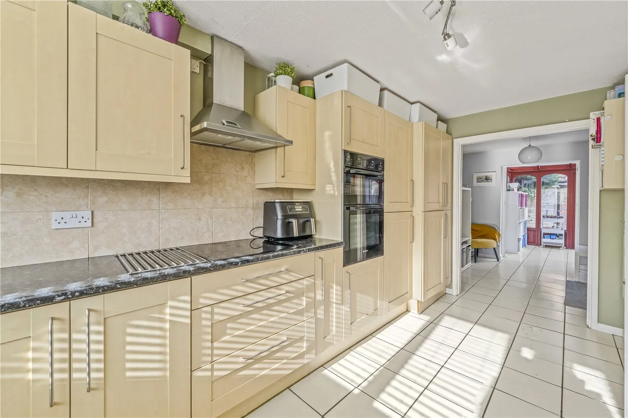 Gresham Road, Hampton, TW12, photo 5