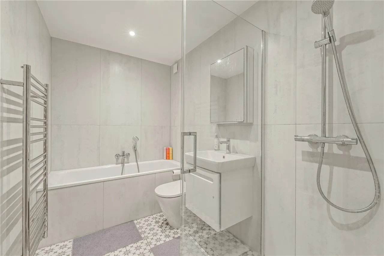 Gresham Road, Hampton, TW12, photo 8
