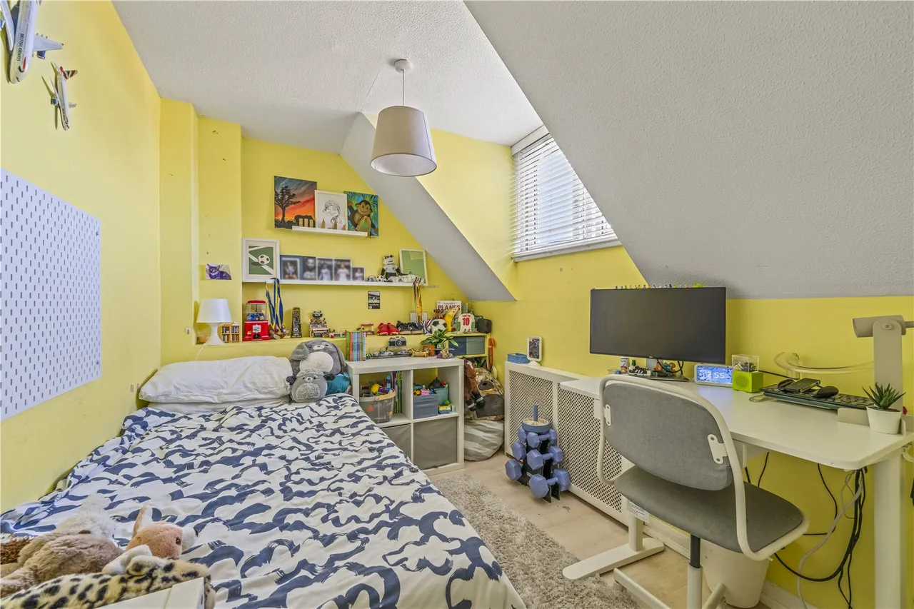Gresham Road, Hampton, TW12, photo 7