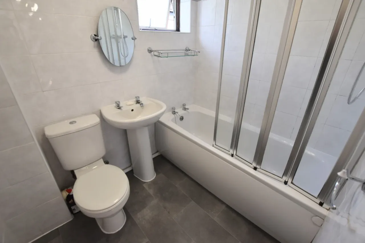 Buckingham Gate, Eaglestone, MK6, photo 13