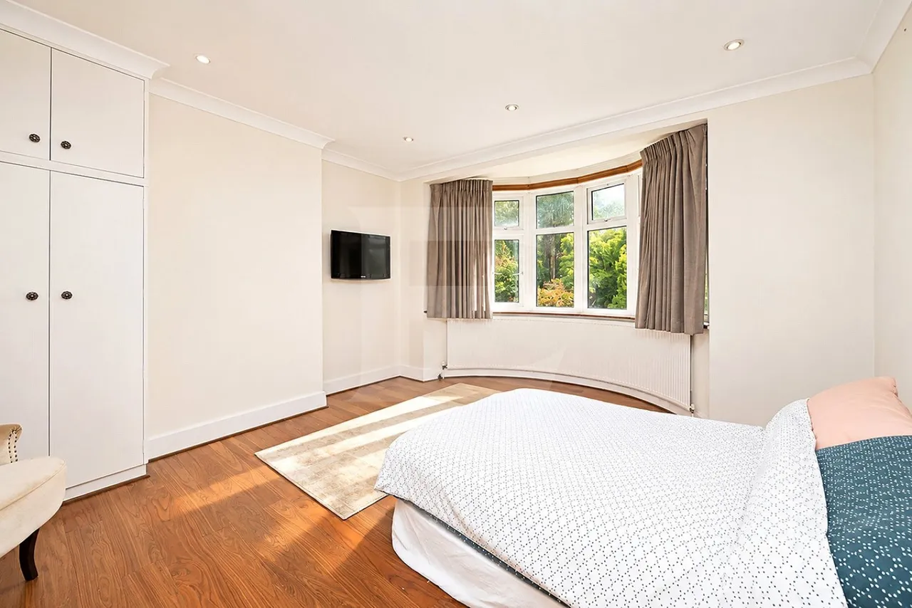 Copthall Gardens, Mill Hill, NW7, photo 9