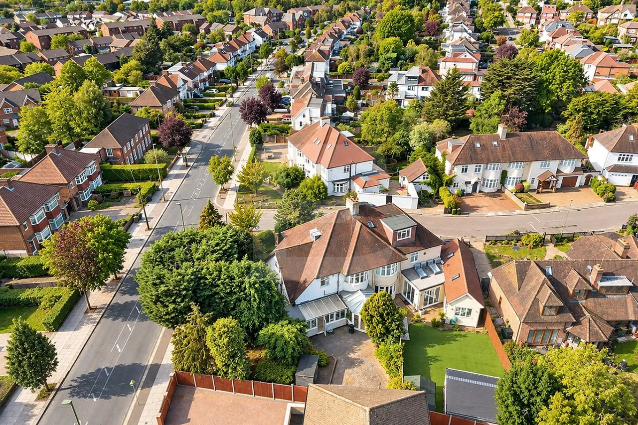 Copthall Gardens, Mill Hill, NW7, photo 24