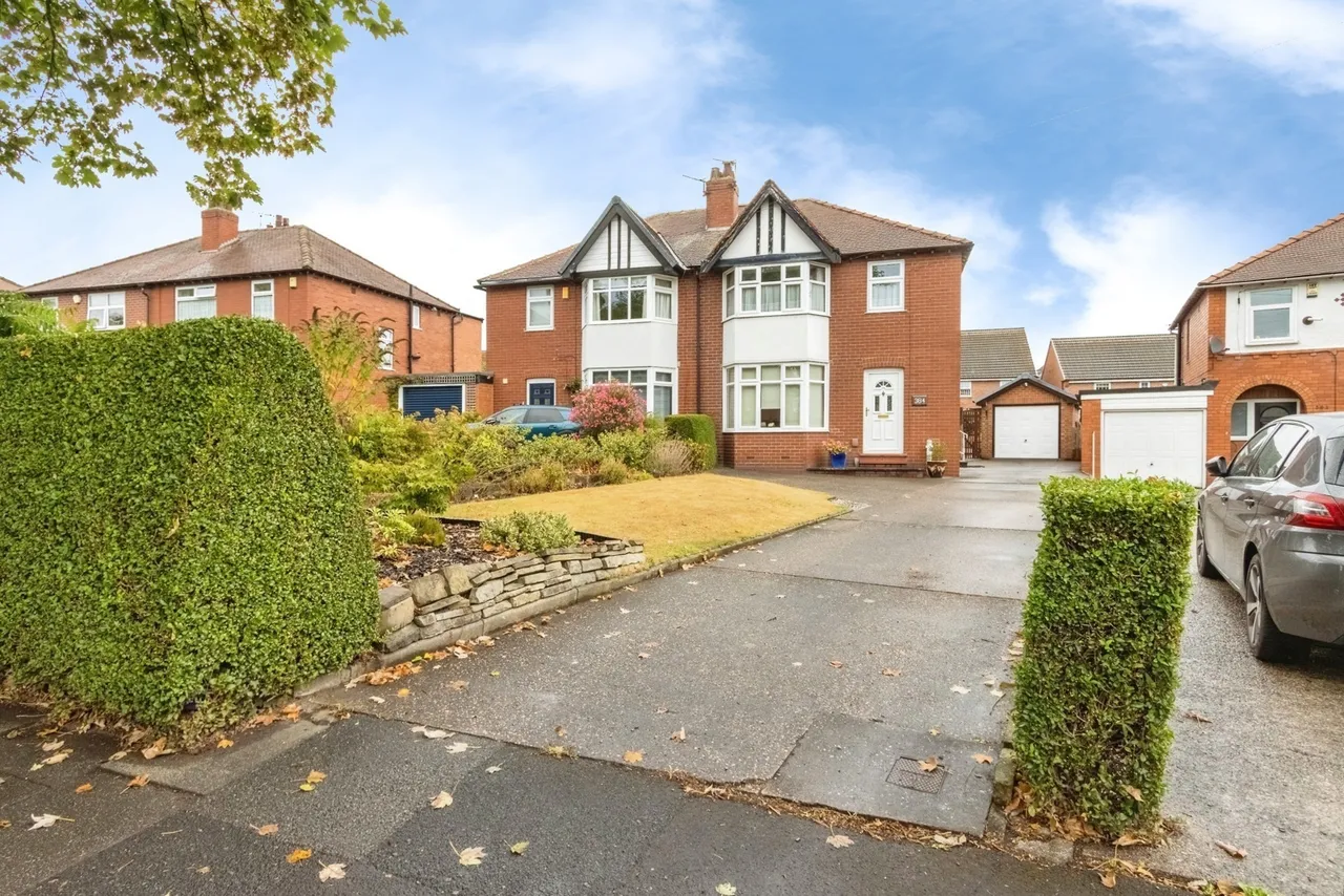 3 bed house for sale — Dewsbury Road, Wakefield, West Yorkshire, WF2