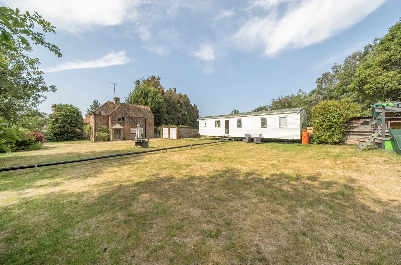Highams Lane, Chobham, Woking, Surrey, GU24 8TD, photo 19