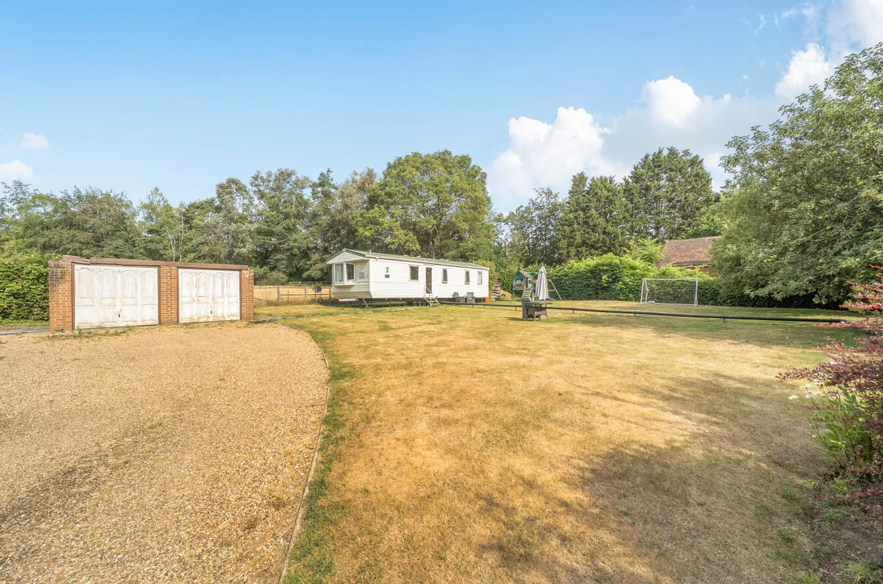 Highams Lane, Chobham, Woking, Surrey, GU24 8TD, photo 11