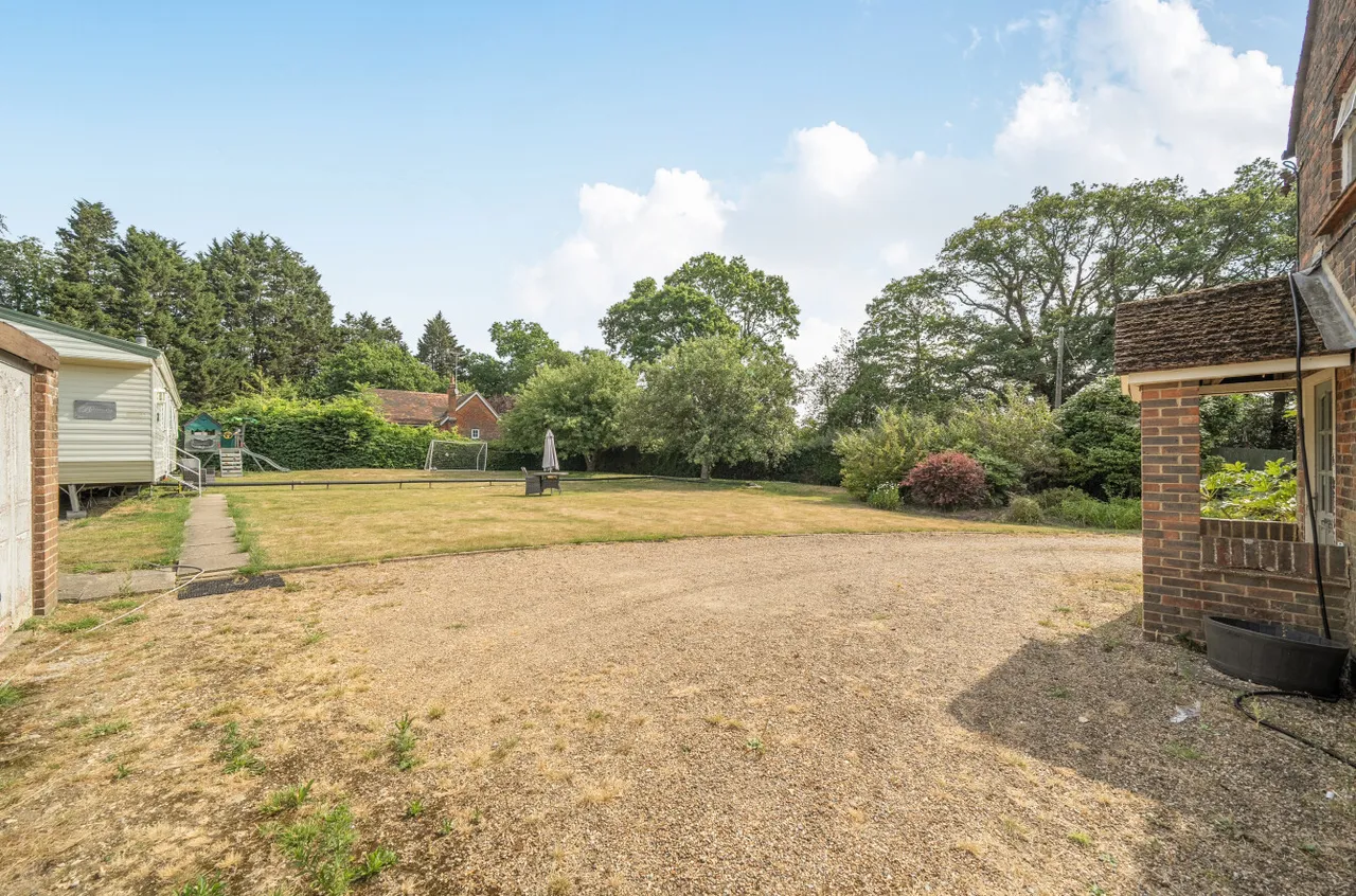 Highams Lane, Chobham, Woking, Surrey, GU24 8TD, photo 7