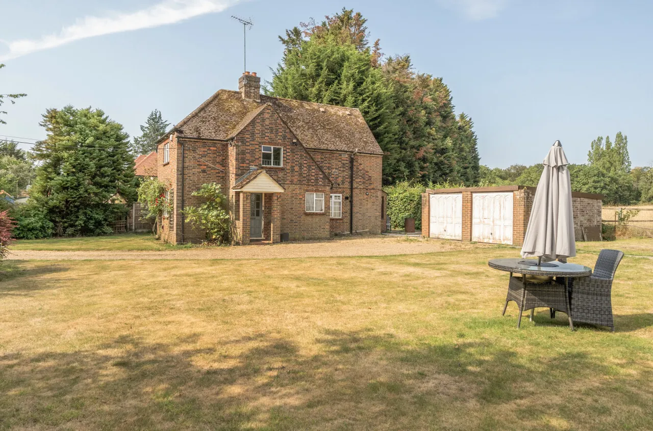 Highams Lane, Chobham, Woking, Surrey, GU24 8TD, photo 18