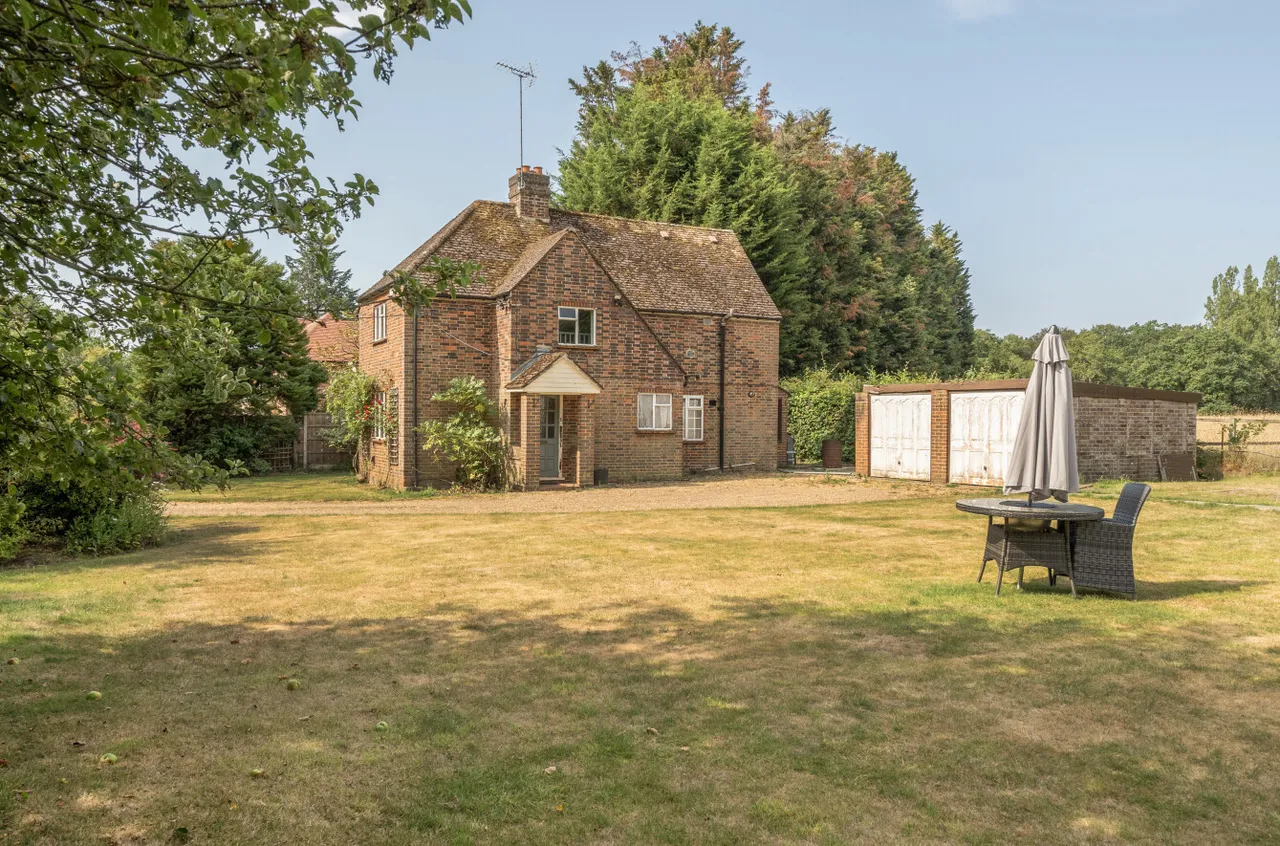 Highams Lane, Chobham, Woking, Surrey, GU24 8TD, photo 6