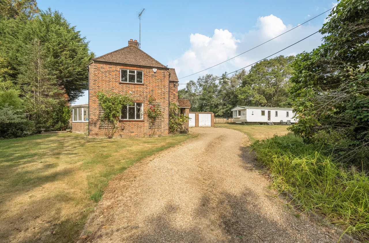 Highams Lane, Chobham, Woking, Surrey, GU24 8TD, photo 12