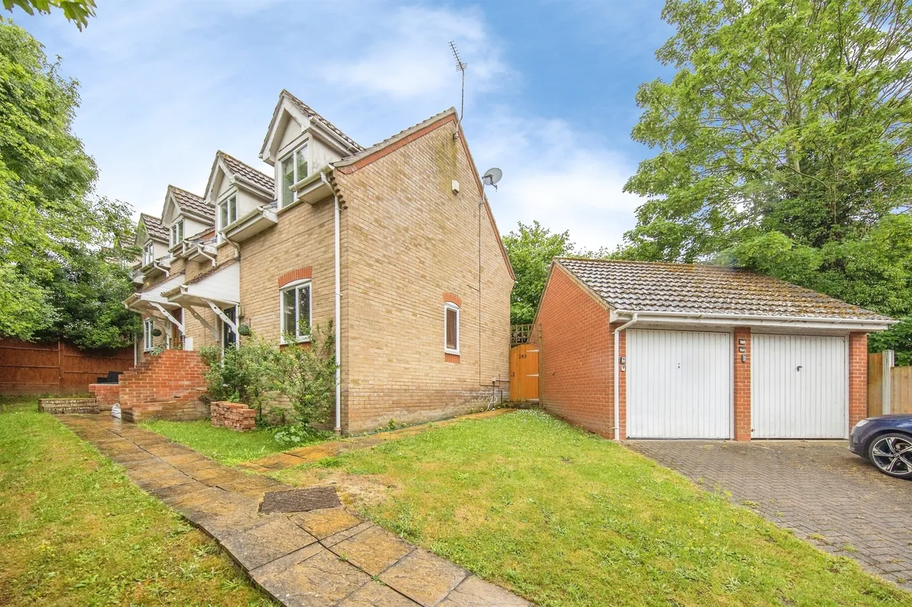 2 bed house for sale, Harwich Road, Colchester, CO4
