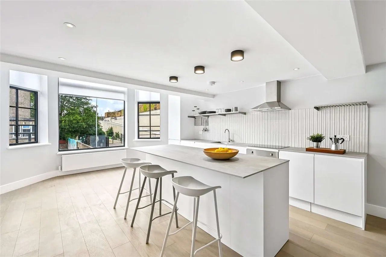 2 bed flat for sale — Caxton Gate, 32 Caxton Road, London, W12 8JS
