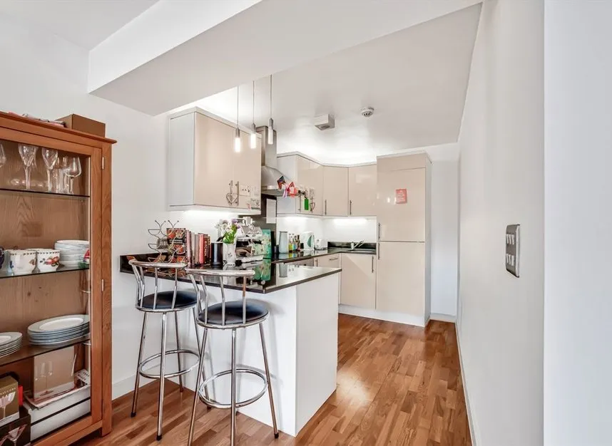 Willesden Lane, Kilburn, NW6, photo 2