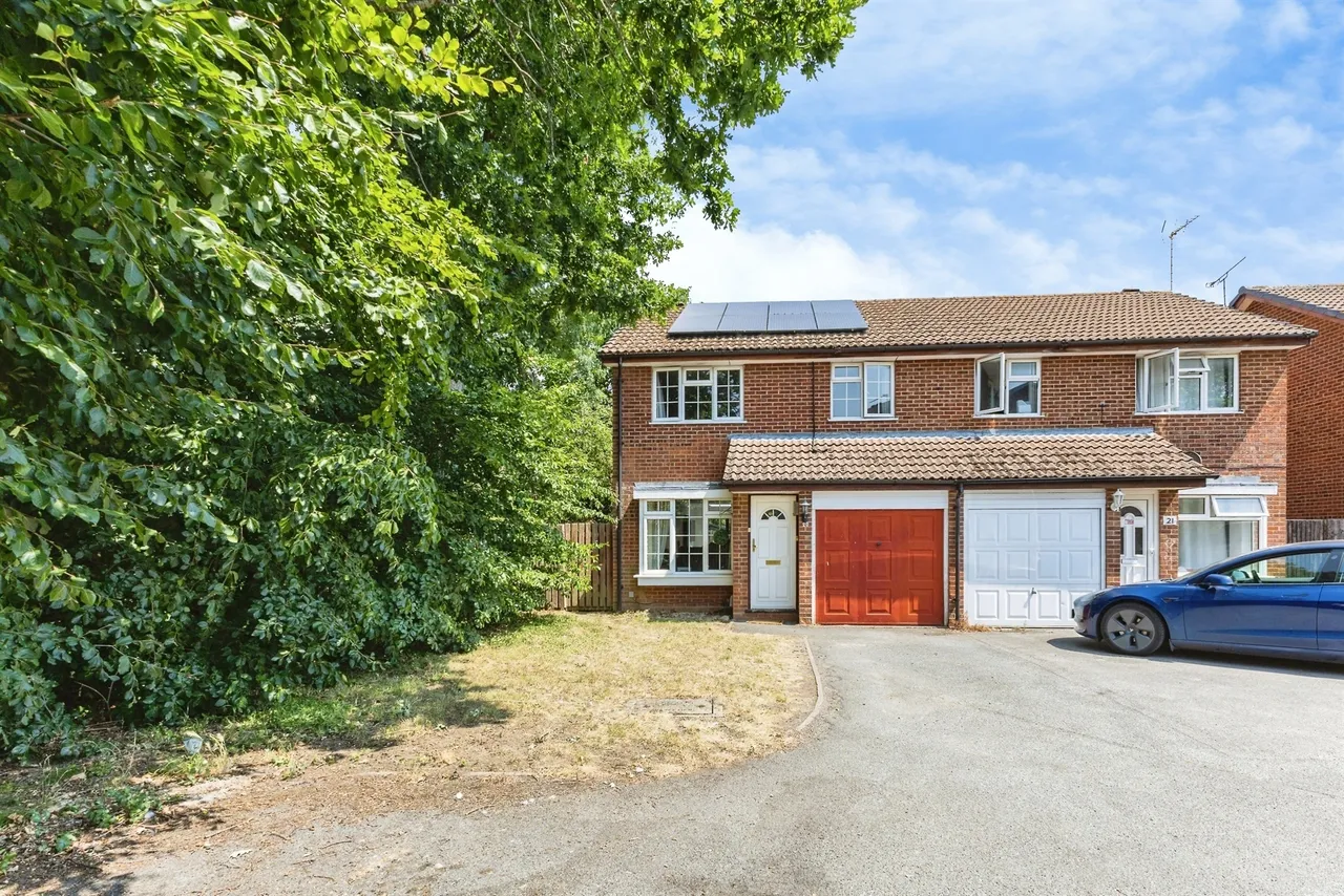 3 bed house for sale — Chittering Close, Lower Earley, Reading