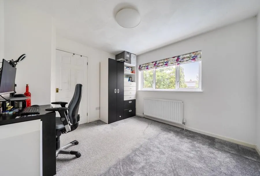 Benhams Drive, Horley, RH6, photo 13