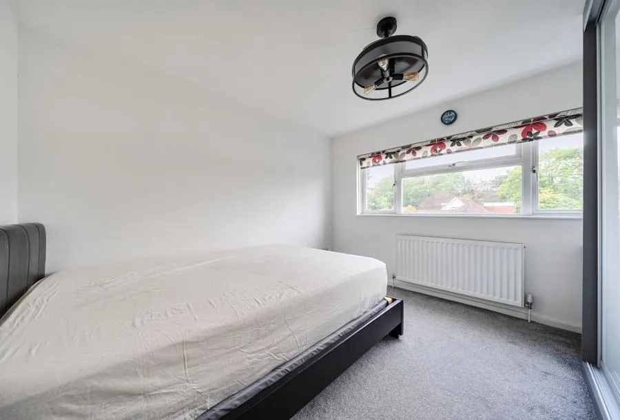 Benhams Drive, Horley, RH6, photo 3