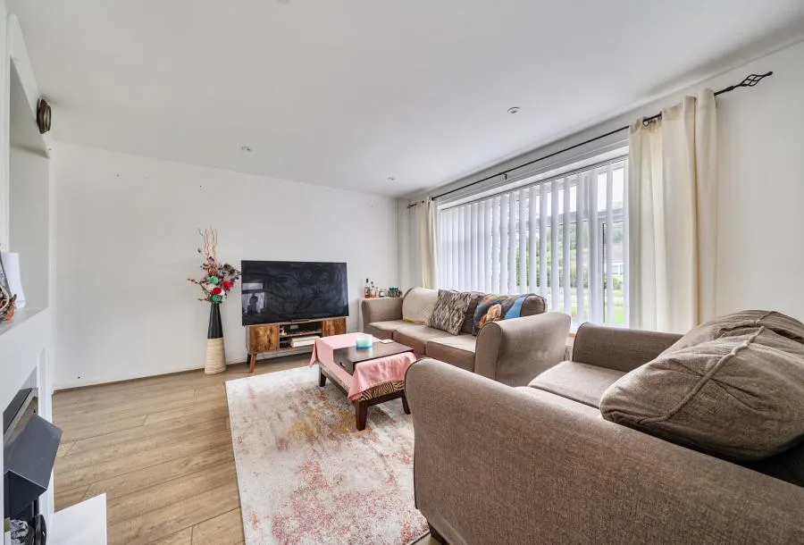 Benhams Drive, Horley, RH6, photo 4