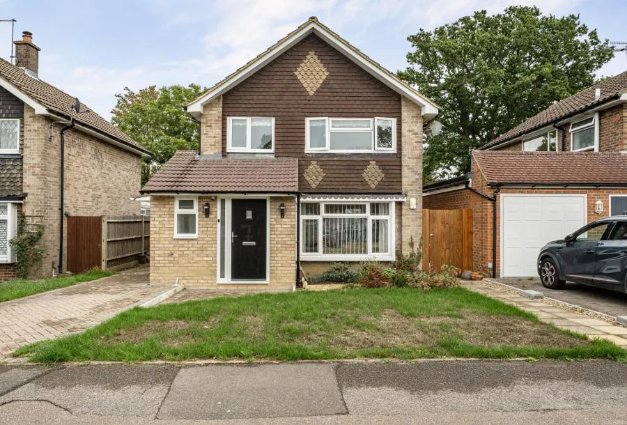 3 bed house for sale, Benhams Drive, Horley, RH6