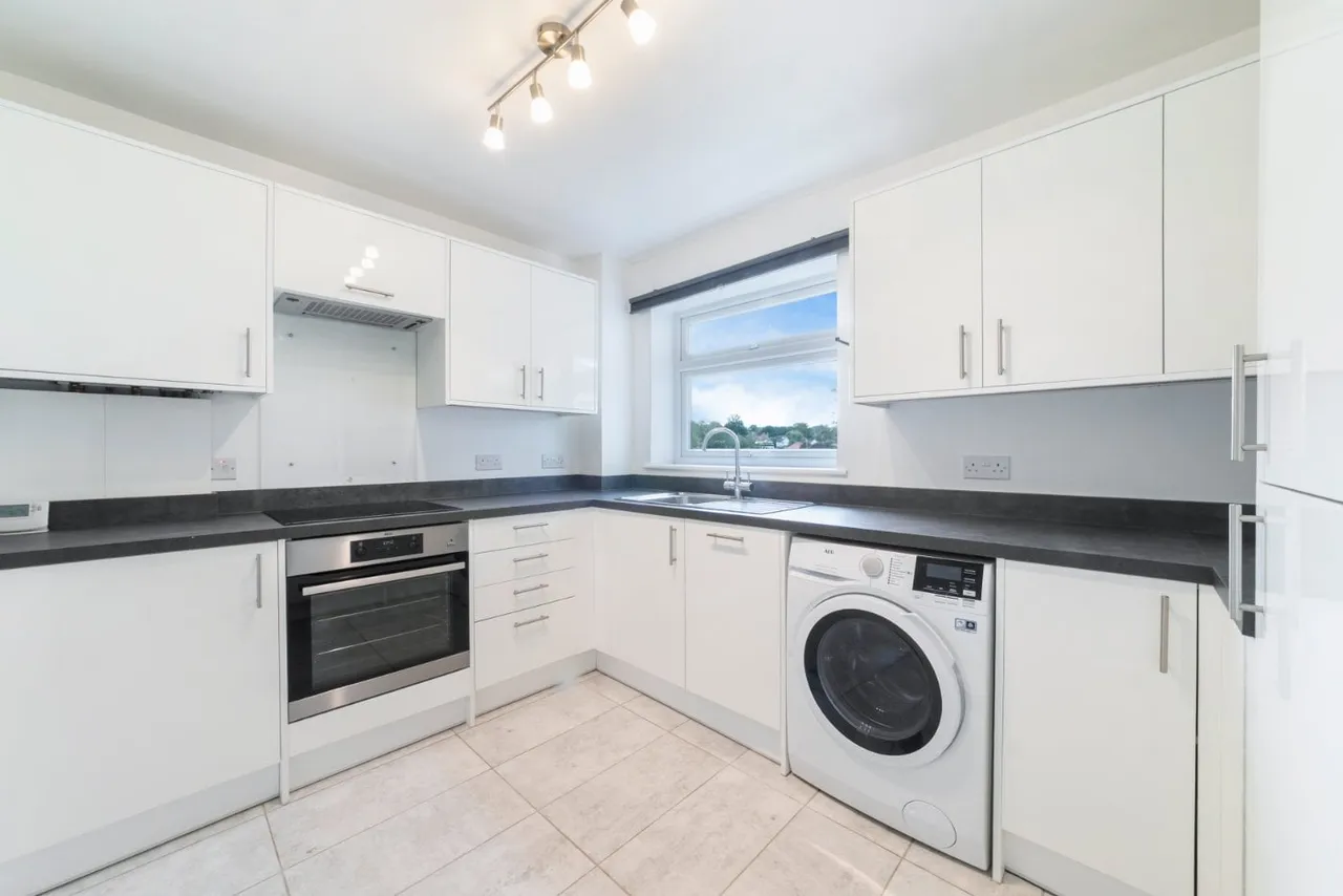 2 bed flat to rent — Albemarle Road, Beckenham, BR3