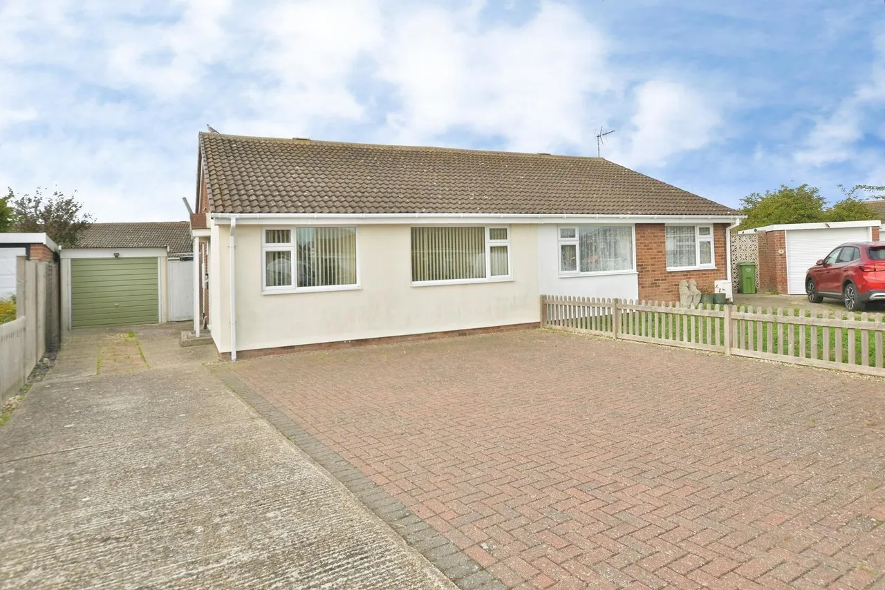 2 bed house for sale, Aspen Close, St. Marys Bay, TN29