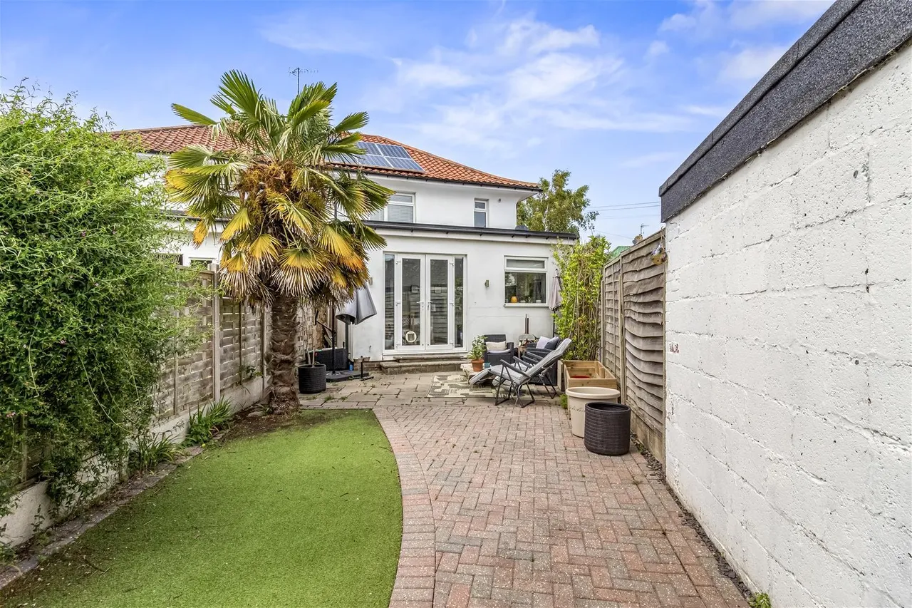 Broomfield Avenue, Worthing, photo 11