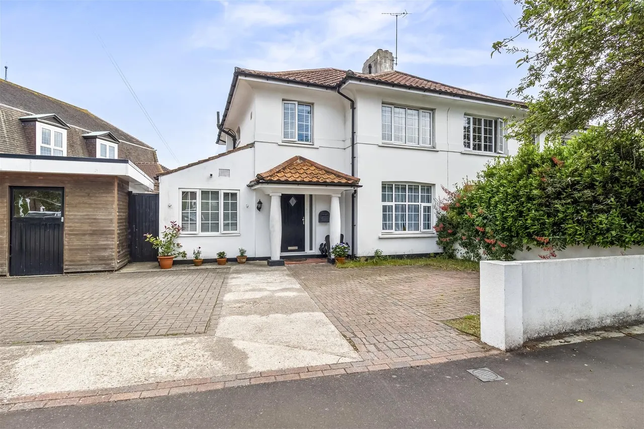 Broomfield Avenue, Worthing, photo 29
