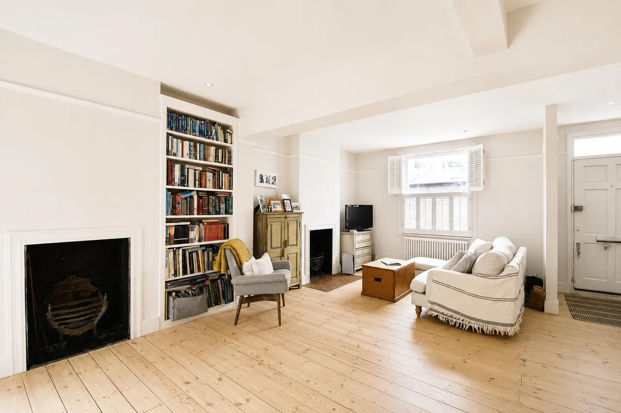 2 bed house to rent, Archway Street, Barnes, SW13