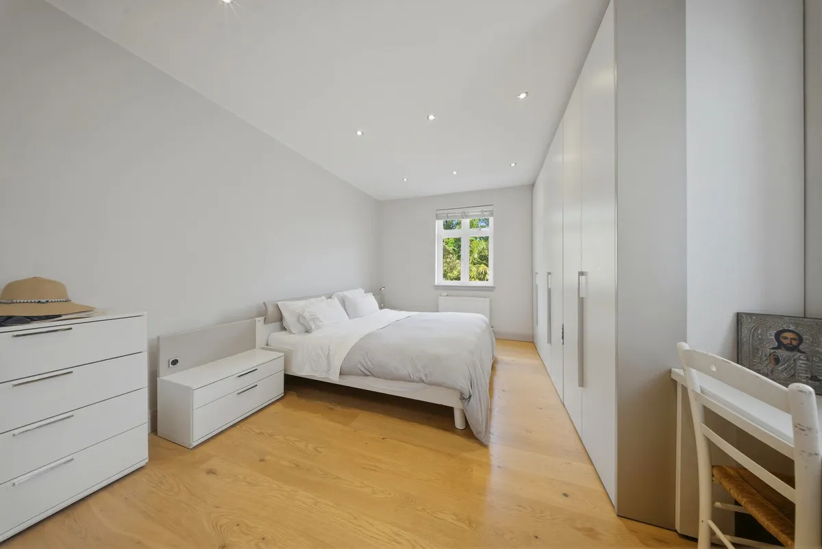 Coombe Lane, West Wimbledon, SW20, photo 10