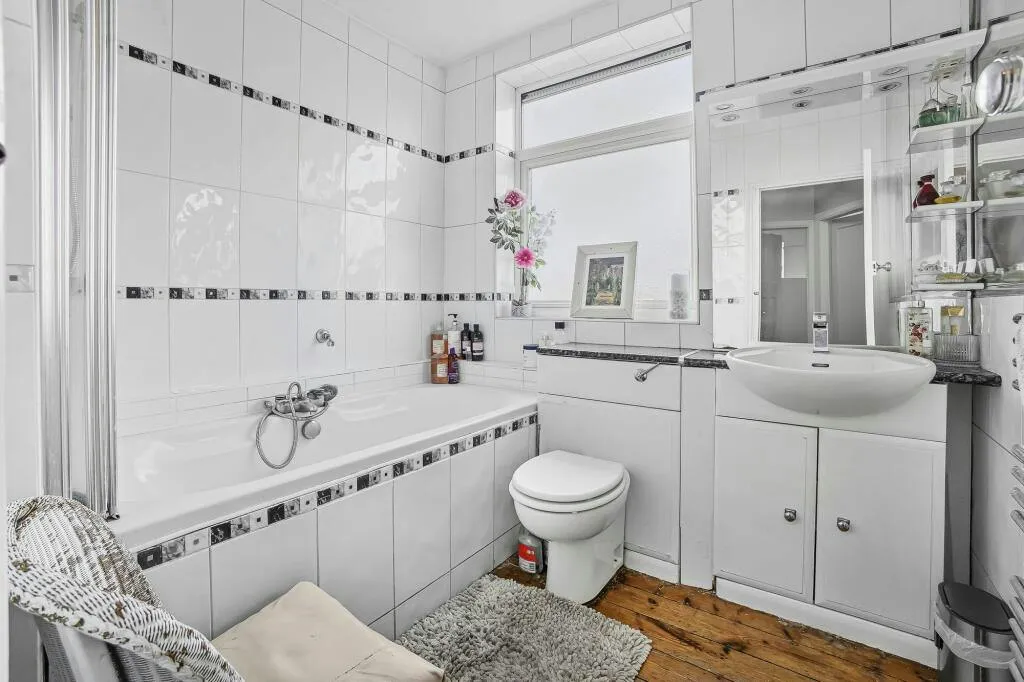 Wadham Avenue, London, E17, photo 14