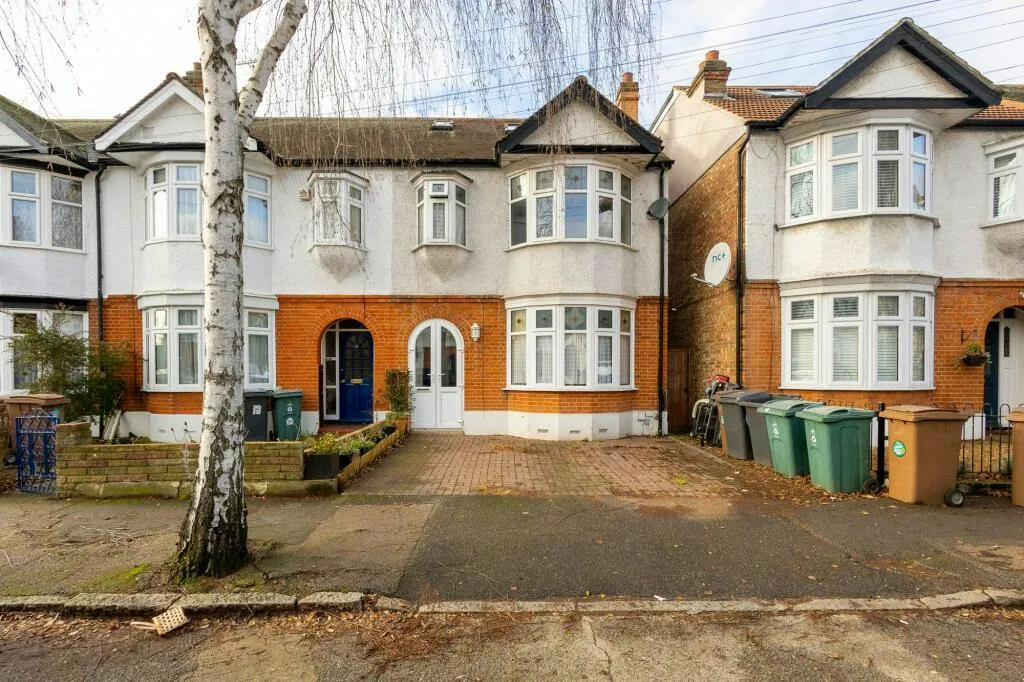 4 bed house for sale, Wadham Avenue, London, E17