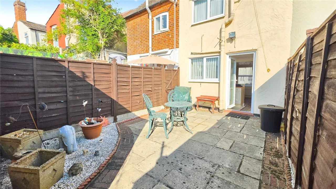 Harwich Road, Colchester, Essex, CO4, photo 2