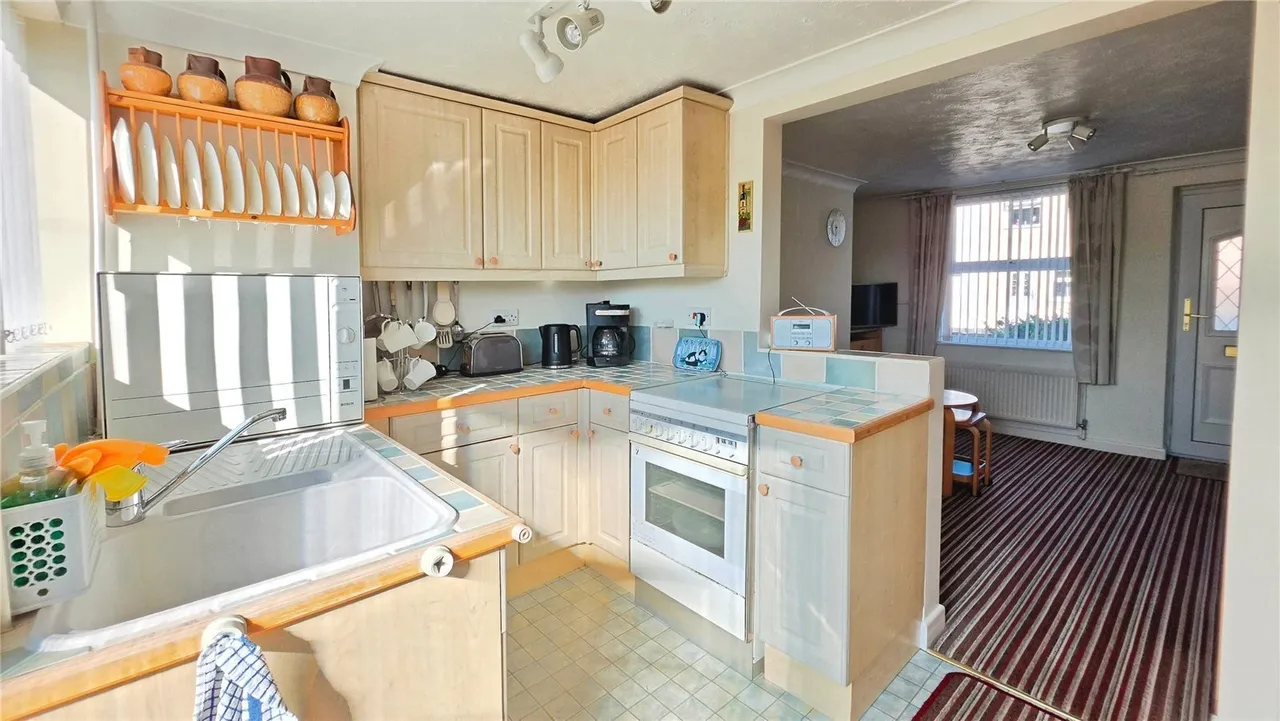 Harwich Road, Colchester, Essex, CO4, photo 4