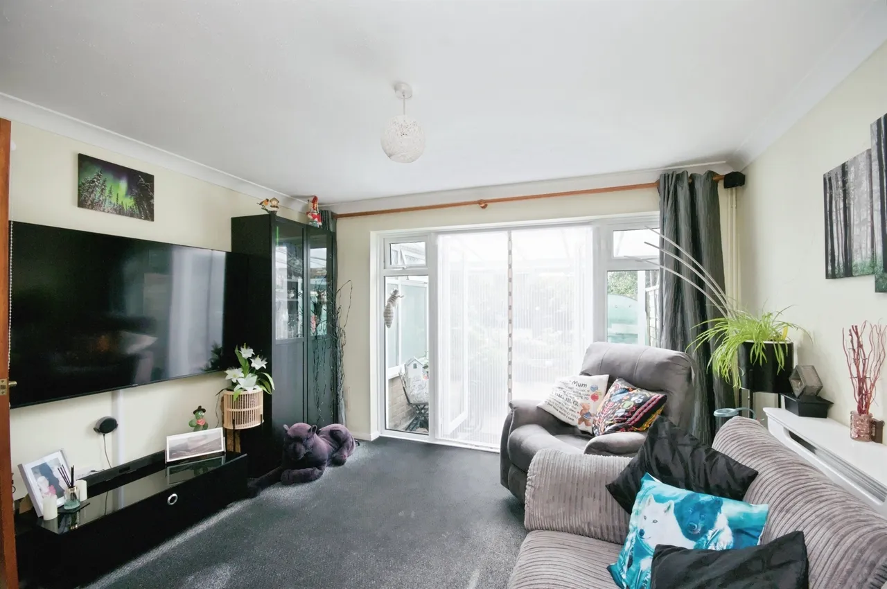 Wade Close, Eastbourne, photo 4