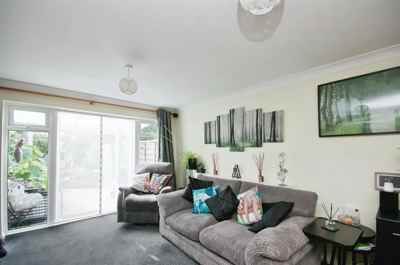 Wade Close, Eastbourne, photo 6
