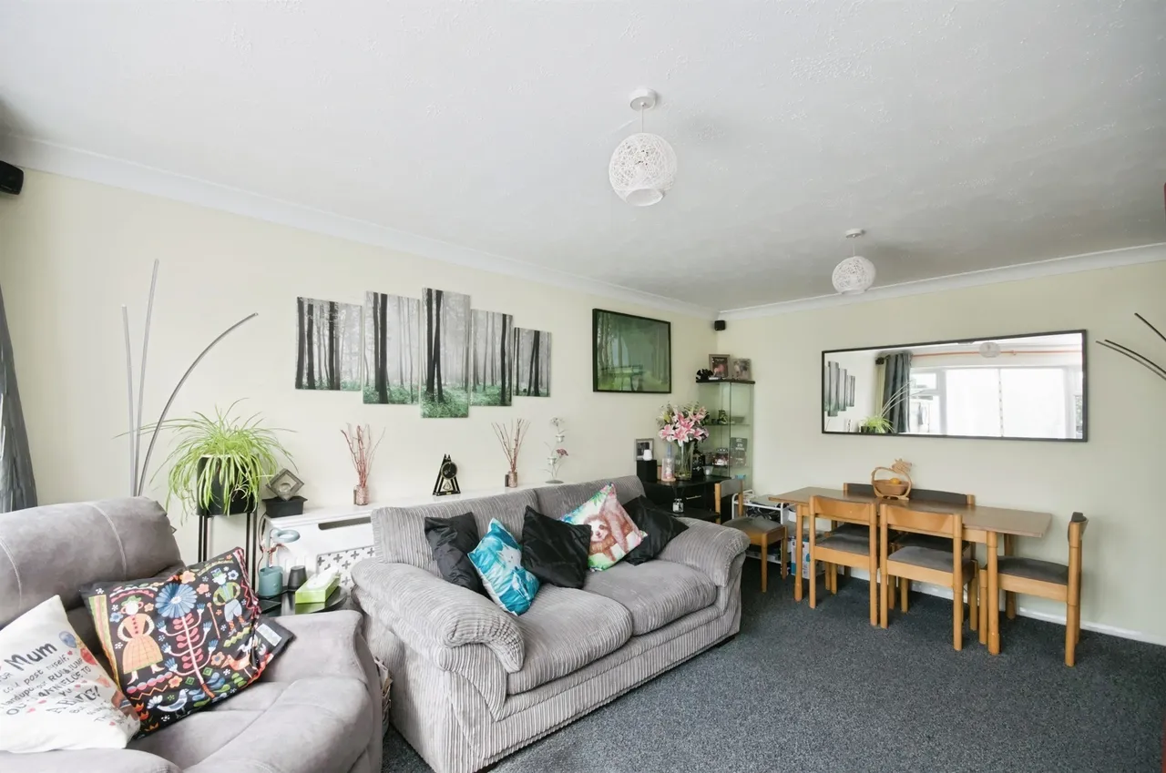 Wade Close, Eastbourne, photo 5