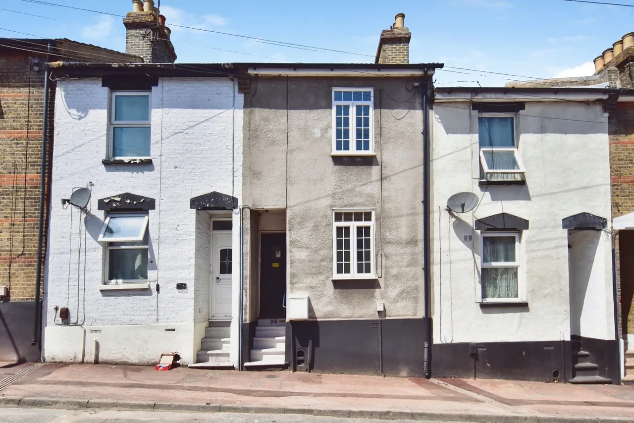 3 bed house for sale, Castle Road, Chatham, ME4