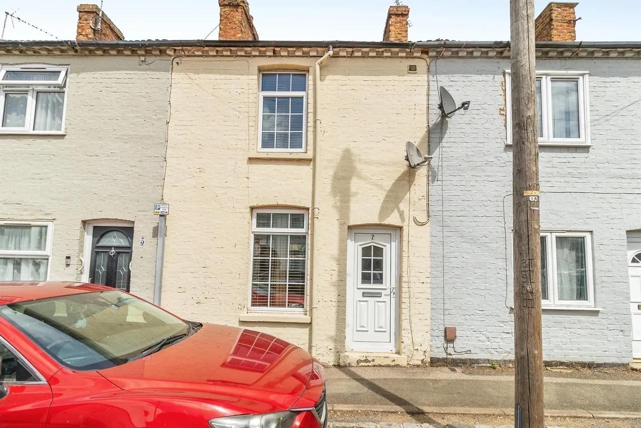 3 bed house for sale — Denmark Street, Bletchley, Milton Keynes