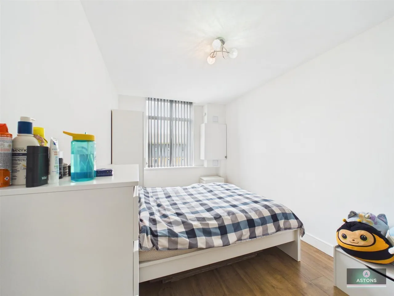 London Road, Lowfield Heath, photo 6