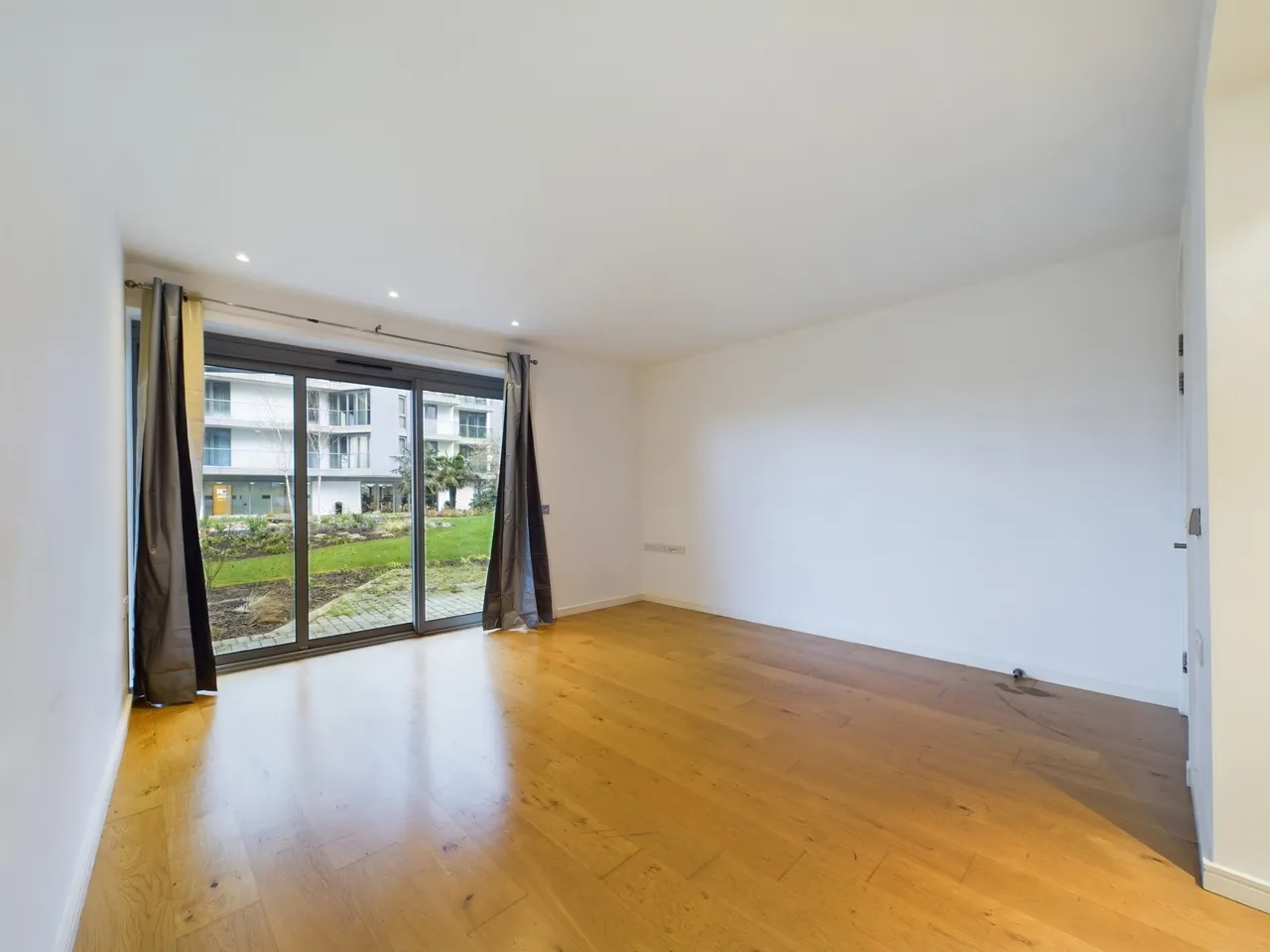 Eastfields Avenue, London, SW18, photo 2