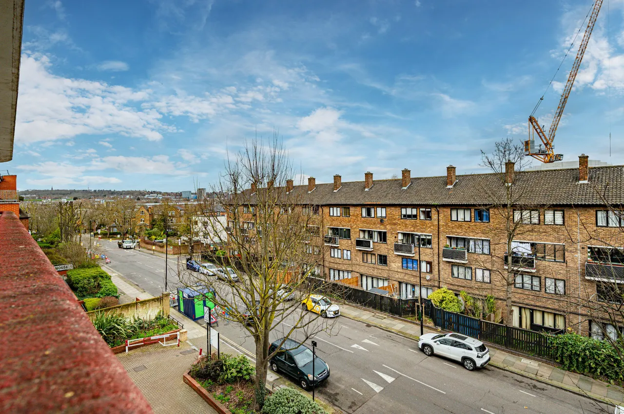 31 Coombe House, Dalmeny Avenue, London, photo 9