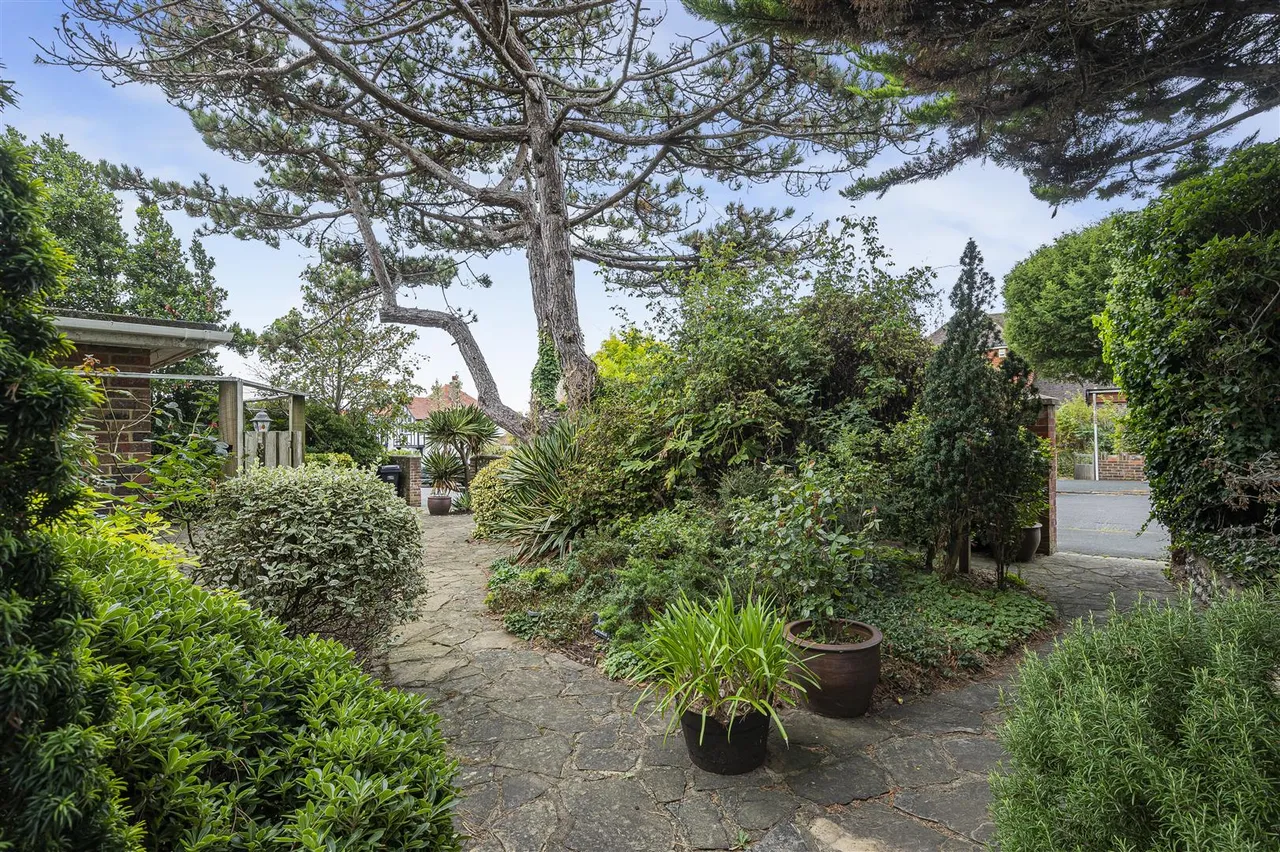 Southdown Road, Seaford, photo 30